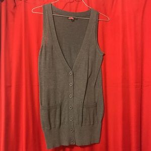 Sleeveless cardigan